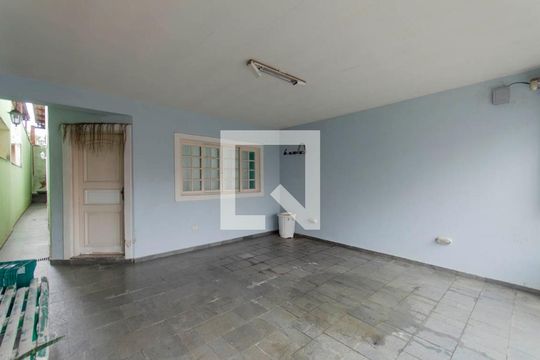 Garagem de casa para alugar com 2 quartos, 210m² em Vila Araguaia, São Paulo