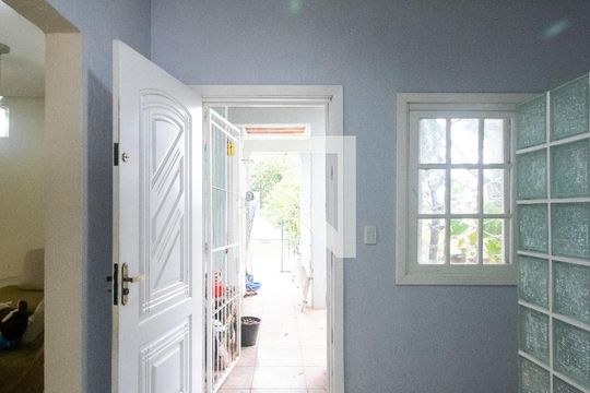 Corredor de casa à venda com 3 quartos, 280m² em Coronel Aparicio Borges, Porto Alegre