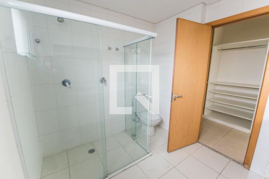 Suíte master Banheiro de apartamento para alugar com 4 quartos, 235m² em Jardim das Nações, Taubaté