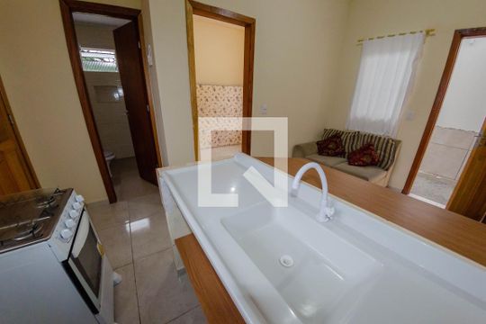 Cozinha de apartamento para alugar com 1 quarto, 25m² em São João do Rio Vermelho, Florianópolis