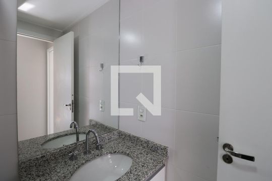 Banheiro de apartamento para alugar com 2 quartos, 56m² em Jardim Flor da Montanha, Guarulhos