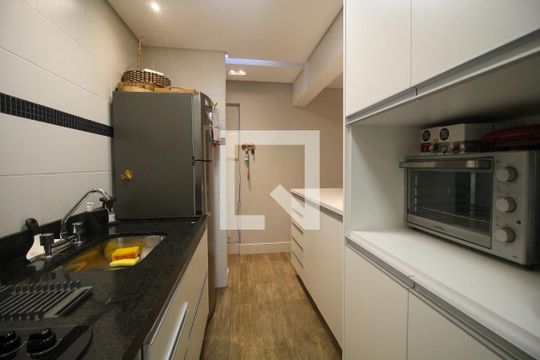 Cozinha de apartamento para alugar com 1 quarto, 45m² em Quinta da Paineira, São Paulo