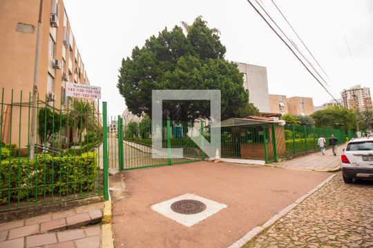 Fachada de apartamento à venda com 2 quartos, 60m² em Medianeira, Porto Alegre