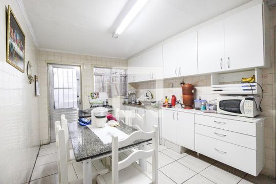 Cozinha 1 de casa à venda com 3 quartos, 67m² em Chora Menino, São Paulo