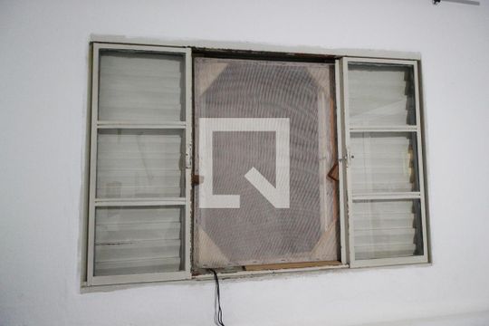Vista de casa à venda com 3 quartos, 67m² em Chora Menino, São Paulo