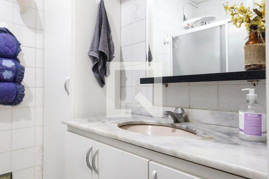 Banheiro 1 de casa à venda com 3 quartos, 67m² em Chora Menino, São Paulo