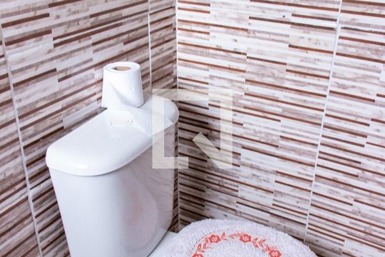 Detalhe banheiro de casa para alugar com 1 quarto, 65m² em Jardim do Papai, Ferraz de Vasconcelos
