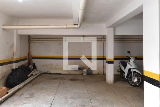 Garagem de apartamento para alugar com 2 quartos, 56m² em Abraão, Florianópolis