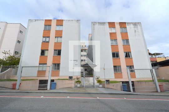 Fachada de apartamento para alugar com 2 quartos, 56m² em Abraão, Florianópolis