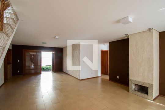 Sala de casa à venda com 5 quartos, 234m² em Chapeu do Sol, Porto Alegre