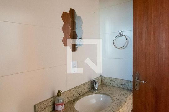 Banheiro 3 de casa à venda com 5 quartos, 234m² em Chapeu do Sol, Porto Alegre