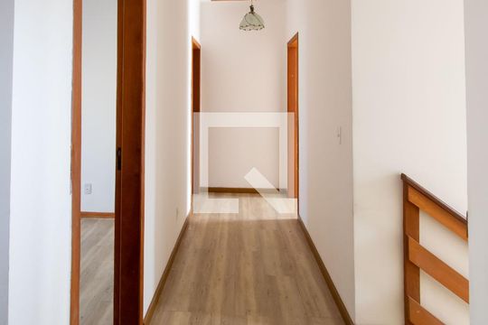 Corredor de casa à venda com 5 quartos, 234m² em Chapeu do Sol, Porto Alegre