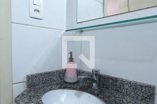 Banheiro de apartamento à venda com 3 quartos, 72m² em Vila Barros, Guarulhos