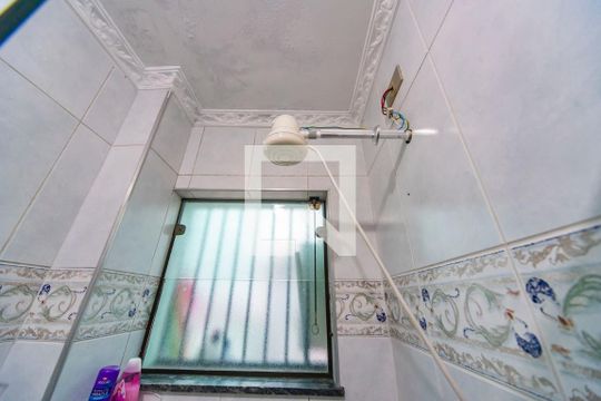 Chuveiro  de casa à venda com 3 quartos, 285m² em Vila Curuca, Santo André