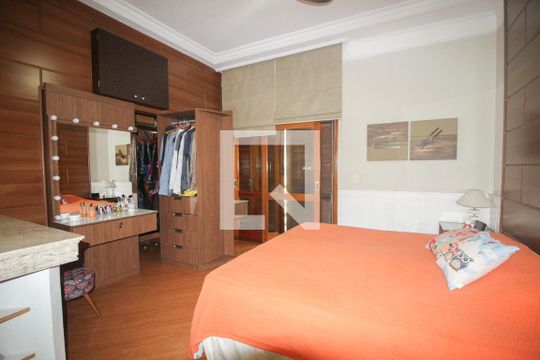 Quarto 1 de casa à venda com 3 quartos, 430m² em Conjunto Residencial Santa Terezinha, São Paulo
