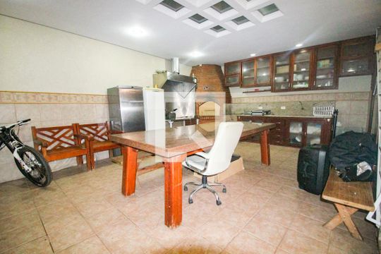 Área comum de casa à venda com 3 quartos, 430m² em Conjunto Residencial Santa Terezinha, São Paulo