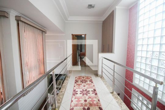 Corredor de casa à venda com 3 quartos, 430m² em Conjunto Residencial Santa Terezinha, São Paulo