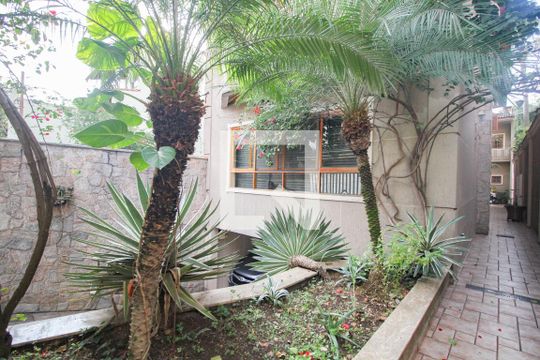 Fachada de casa à venda com 3 quartos, 430m² em Conjunto Residencial Santa Terezinha, São Paulo