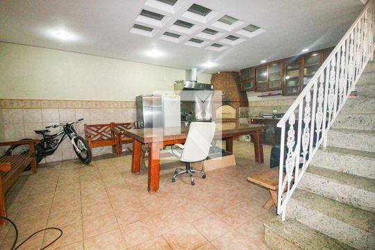 Área comum de casa à venda com 3 quartos, 430m² em Conjunto Residencial Santa Terezinha, São Paulo