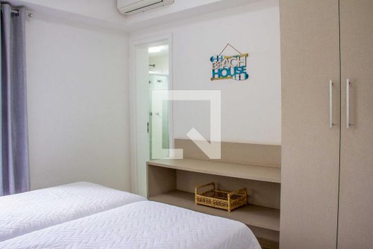 Suíte de apartamento para alugar com 3 quartos, 200m² em Mar E Céu, Guarujá