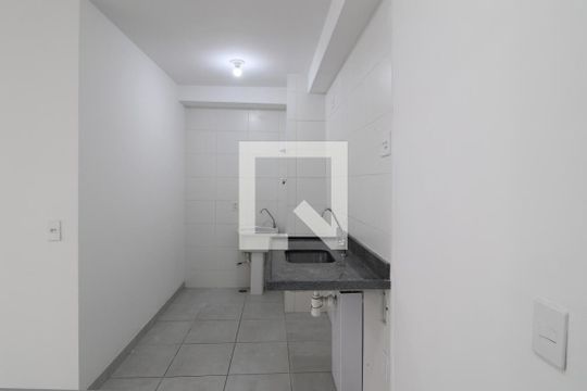 Cozinha de apartamento para alugar com 2 quartos, 34m² em Jurubatuba, São Paulo