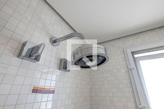 Banheiro Social de apartamento para alugar com 2 quartos, 84m² em Pinheiros, São Paulo