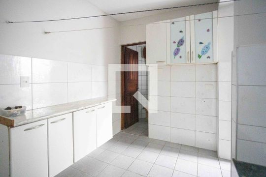 Área de Serviço de casa à venda com 3 quartos, 173m² em Piraporinha, Diadema
