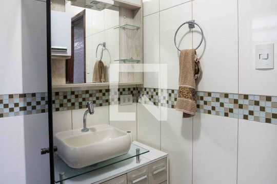 Banheiro 1 de casa à venda com 3 quartos, 173m² em Piraporinha, Diadema
