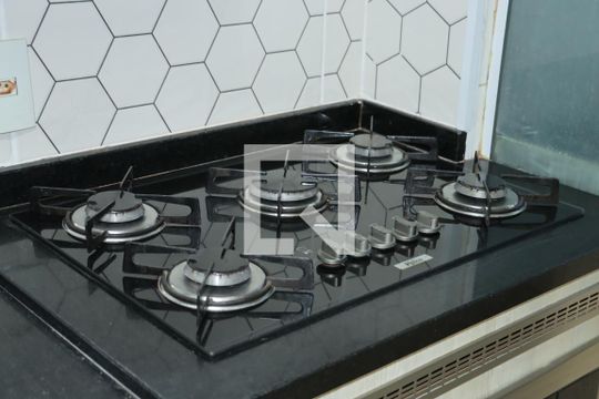 Cozinha de apartamento para alugar com 2 quartos, 47m² em Jardim Ísis, Cotia