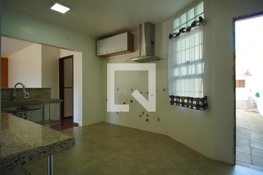 Cozinha de casa à venda com 3 quartos, 253m² em Jardim Carvalho, Porto Alegre