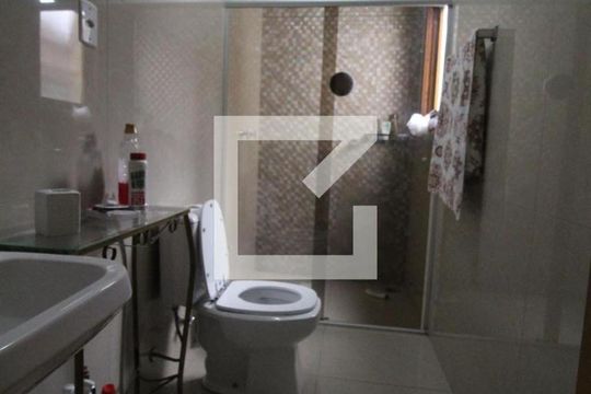 Banheiro de casa para alugar com 5 quartos, 200m² em Centro Histórico, Canoas