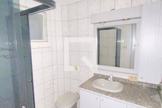 Banheiro de apartamento para alugar com 2 quartos, 60m² em Centro, Guarulhos