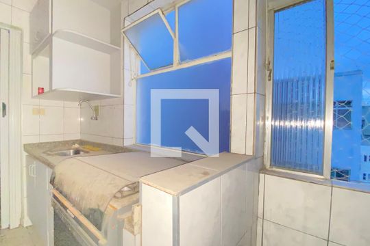 Cozinha e Área de Serviço de apartamento para alugar com 2 quartos, 60m² em Centro, Guarulhos