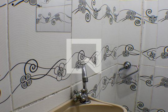 Banheiro de casa para alugar com 1 quarto, 26m² em Vila Campestre, São Paulo