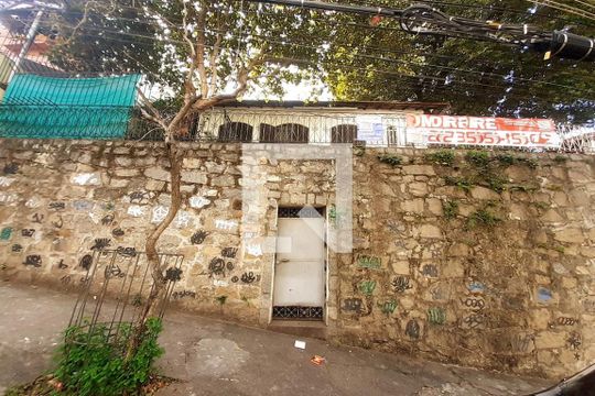 Fachada de casa à venda com 5 quartos, 450m² em Méier, Rio de Janeiro