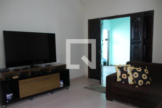 Casa à venda com 4 quartos, 350m² em Itaquera, São Paulo