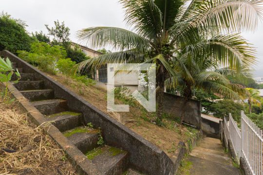 Terreno - Fundos de casa para alugar com 1 quarto, 500m² em Freguesia de Jacarepaguá, Rio de Janeiro