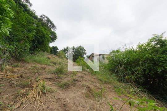 Terreno - Fundos de casa para alugar com 1 quarto, 500m² em Freguesia de Jacarepaguá, Rio de Janeiro
