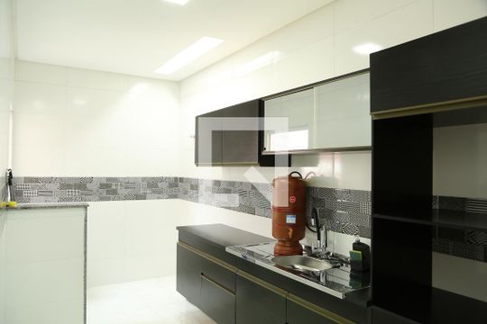 Cozinha de casa para alugar com 2 quartos, 53m² em Caiçara, Praia Grande