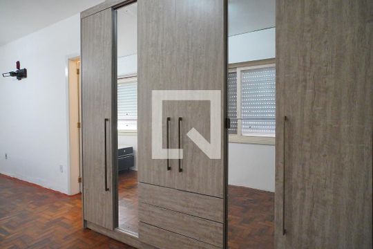 Quarto 2 de casa à venda com 3 quartos, 185m² em Cavalhada, Porto Alegre