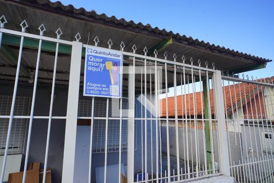 Fachada de casa à venda com 3 quartos, 185m² em Cavalhada, Porto Alegre