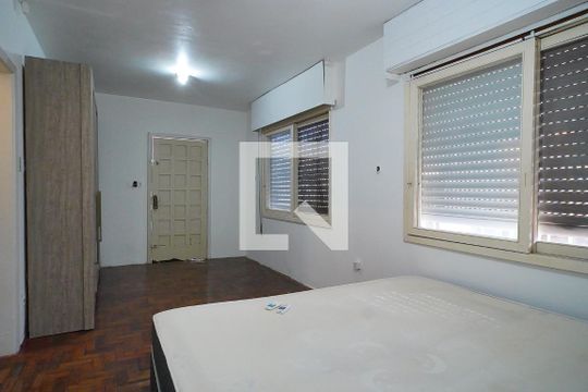 Qusrto 2 de casa à venda com 3 quartos, 185m² em Cavalhada, Porto Alegre