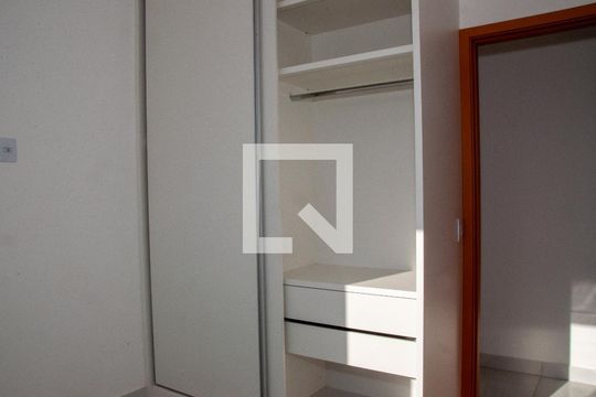Quarto de apartamento para alugar com 2 quartos, 58m² em Riacho das Pedras, Contagem