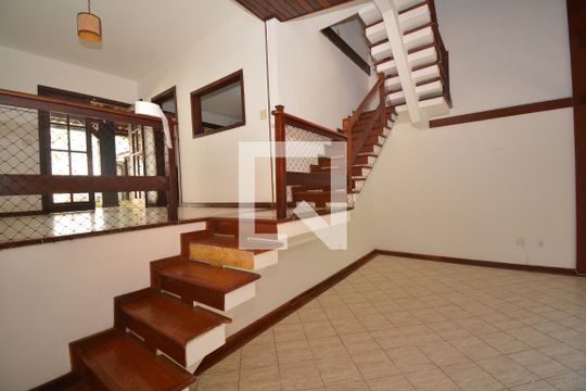 Casa à venda com 4 quartos, 319m² em Vila Valqueire, Rio de Janeiro