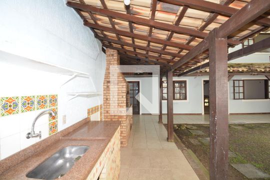 Quintal - Churrasqueira de casa à venda com 4 quartos, 319m² em Vila Valqueire, Rio de Janeiro