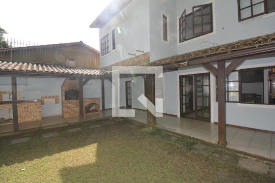 Quintal - Churrasqueira de casa à venda com 4 quartos, 319m² em Vila Valqueire, Rio de Janeiro