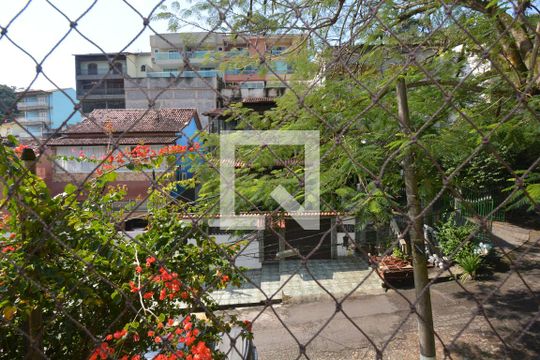 Vista 2 da Sala de Estar de casa à venda com 4 quartos, 319m² em Vila Valqueire, Rio de Janeiro