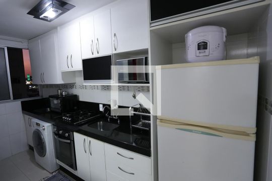 Cozinha de apartamento à venda com 2 quartos, 45m² em Jardim Santa Teresinha, São Paulo