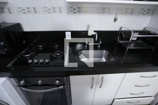 Cozinha de apartamento à venda com 2 quartos, 45m² em Jardim Santa Teresinha, São Paulo
