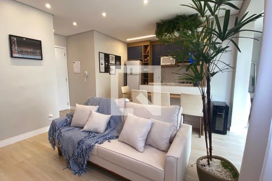 Sala de apartamento à venda com 1 quarto, 46m² em Jardim Tupanci, Barueri